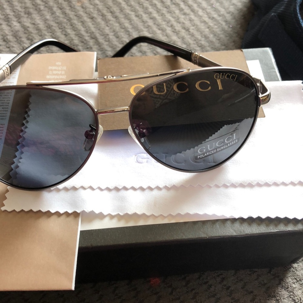 Su Gucci glasés